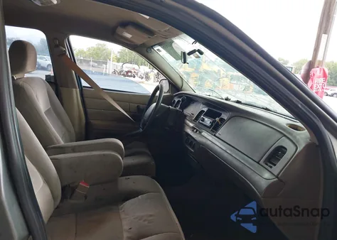 2003 Ford Crown Victoria Police z USA, uszkodzony, nr VIN 2FAFP71W53X101175